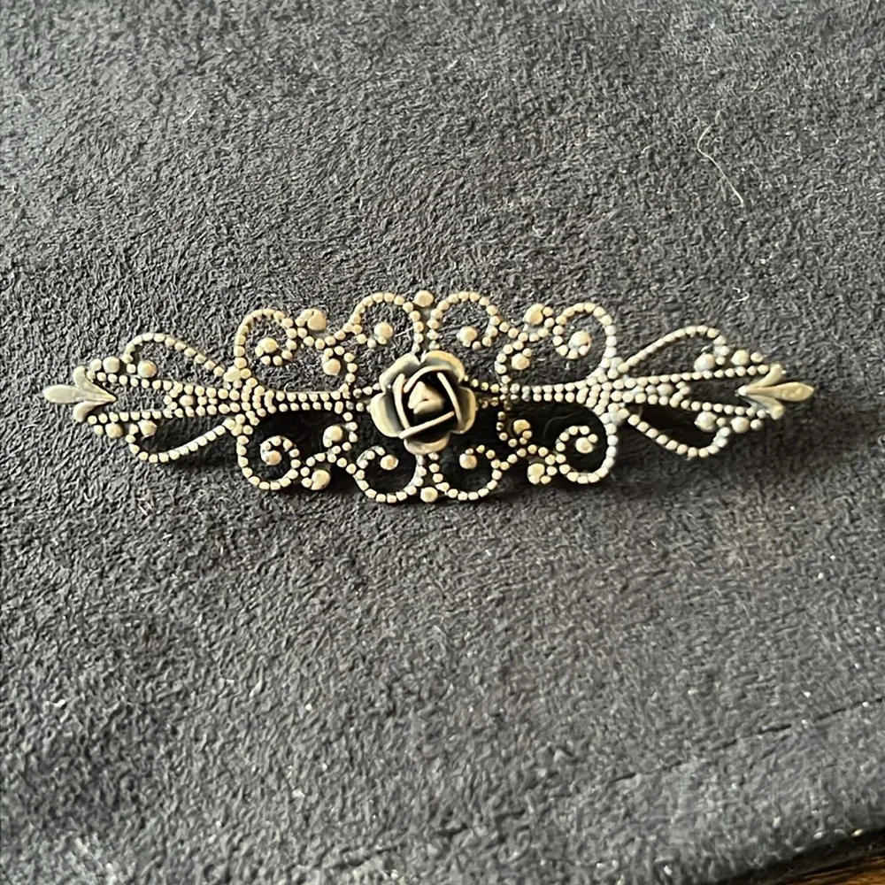 Vintage Beau Sterling Silver brooch